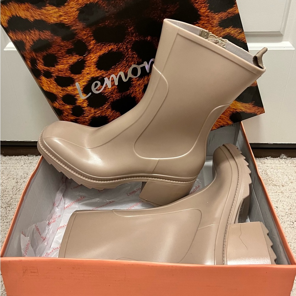 Lemon Women's Beige Ankle Boots